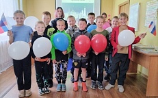  «Великий флаг, Российский флаг!»