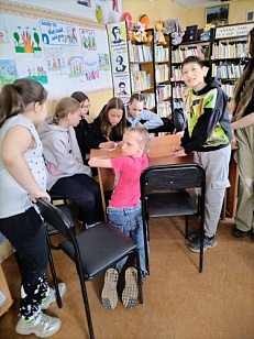 "Дружим с книгой всей семьёй" - Конкурсно-игровая программа