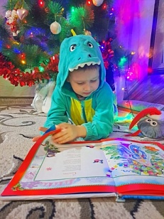 "В Новый год с любимой книгой". - Акция