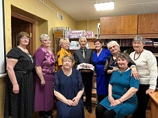 Пасха в объятиях традиций: клуб «Сибирячка» собрал друзей в уюте библиотеки